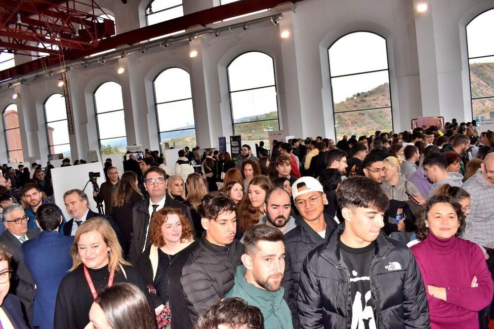 700 estudiantes buscan un futuro laboral en la feria de FP 