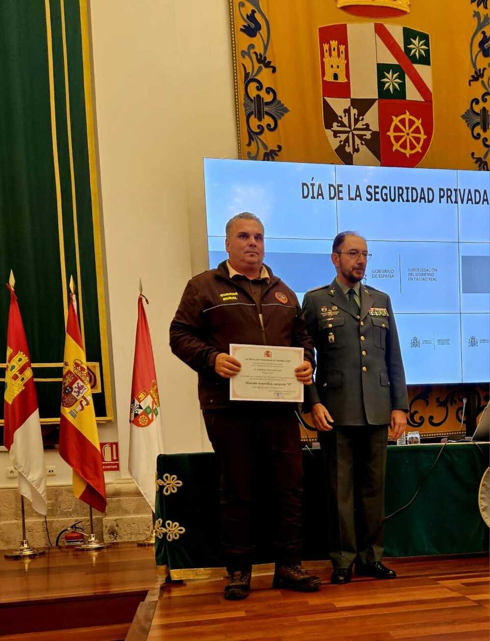 Torralba felicita a su guarda rural Alberto Chico