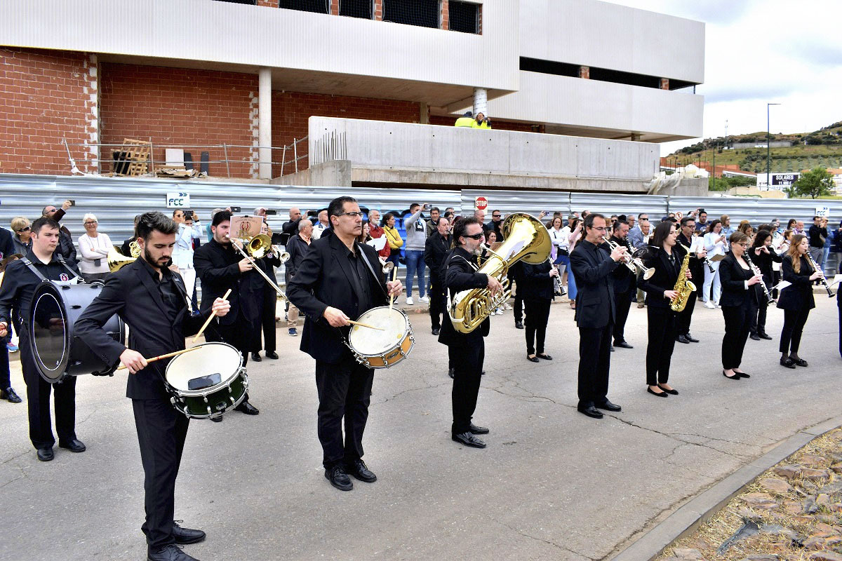 Inaguración del monolito, de la Policía Nacional en la rotonda de la nueva Comisaría de Puertollano  / FOTO AYUNTAMIENTO