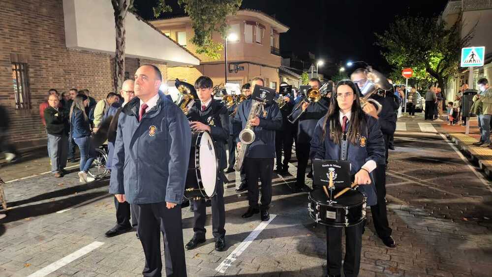 La procesión de la Virgen del Pilar recorre el barrio