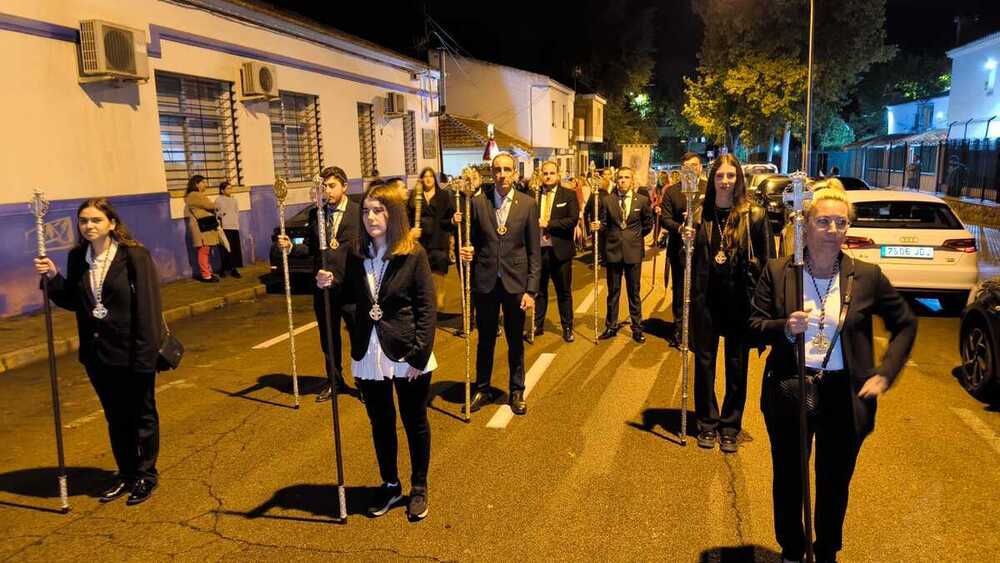 La procesión de la Virgen del Pilar recorre el barrio