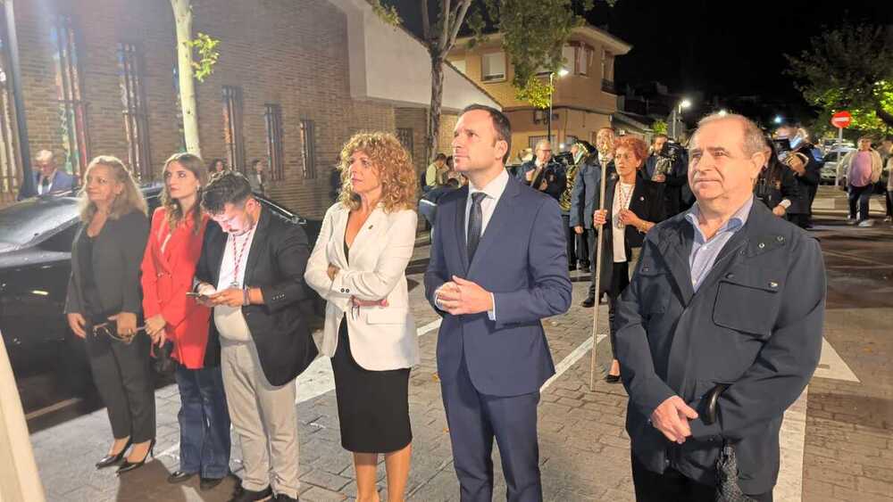 La procesión de la Virgen del Pilar recorre el barrio