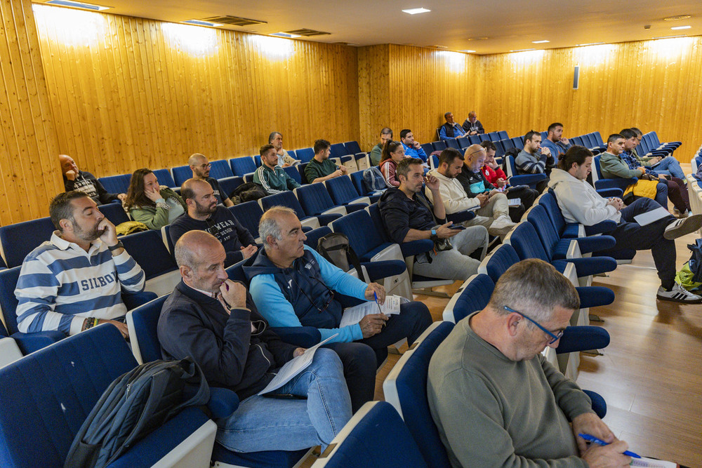 Algunos de los asistentes a la reunión.