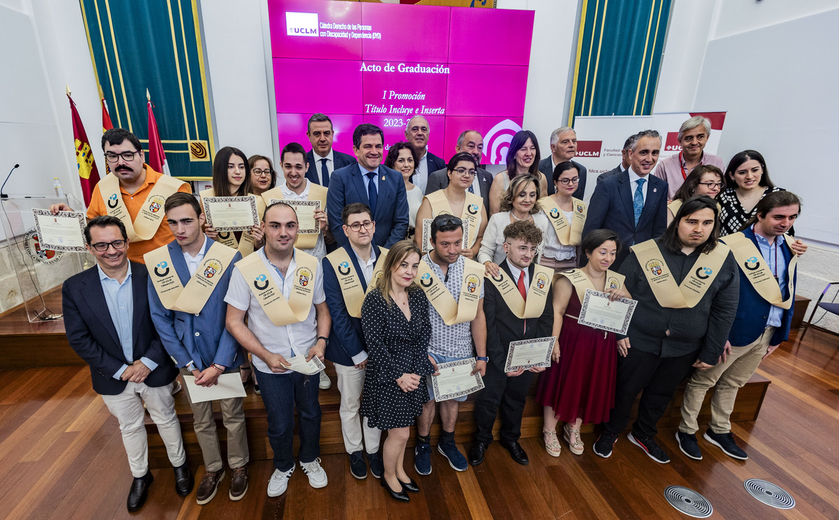 Julián Garde rector de la UCLM asiste al acto de graduación de la primera promoción del Curso Universitario de Formación Avanzada Incluye e Inserta de 15 estudiantes con  discapacidad intelectual de la asociación laborvalía, Laborvalía, UCLM