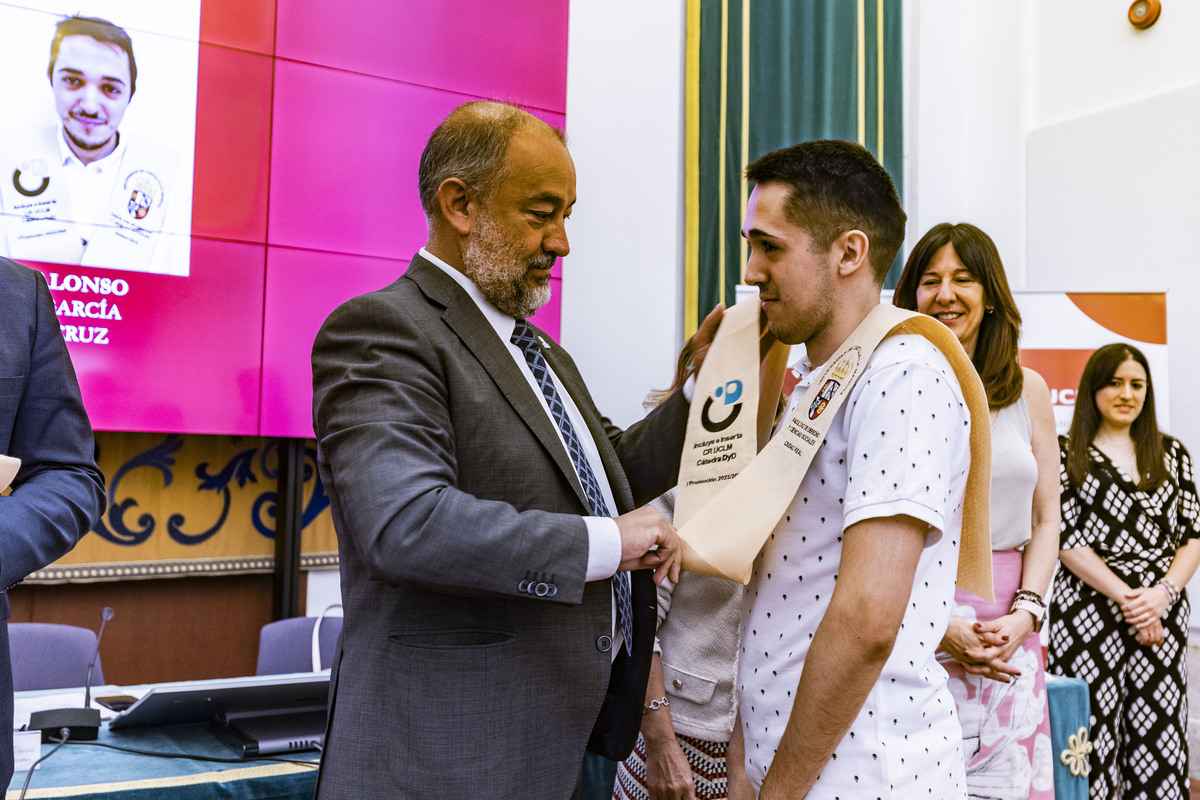 Julián Garde rector de la UCLM asiste al acto de graduación de la primera promoción del Curso Universitario de Formación Avanzada Incluye e Inserta de 15 estudiantes con  discapacidad intelectual de la asociación laborvalía, Laborvalía, UCLM  / RUEDA VILLAVERDE