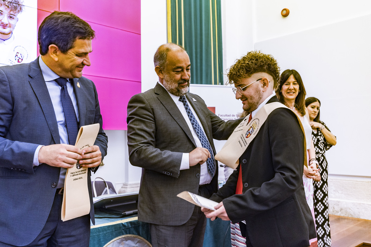 Julián Garde rector de la UCLM asiste al acto de graduación de la primera promoción del Curso Universitario de Formación Avanzada Incluye e Inserta de 15 estudiantes con  discapacidad intelectual de la asociación laborvalía, Laborvalía, UCLM  / RUEDA VILLAVERDE