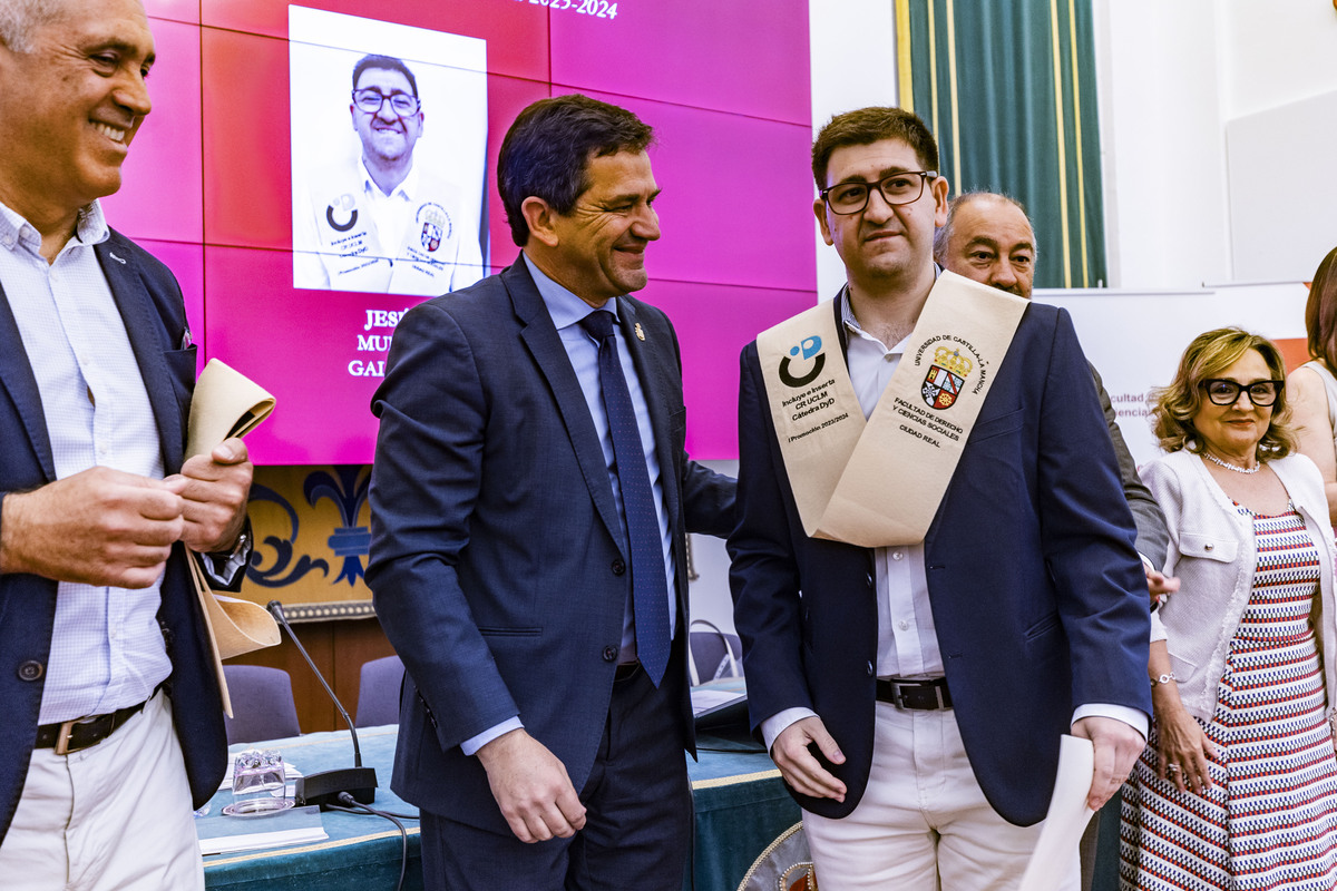 Julián Garde rector de la UCLM asiste al acto de graduación de la primera promoción del Curso Universitario de Formación Avanzada Incluye e Inserta de 15 estudiantes con  discapacidad intelectual de la asociación laborvalía, Laborvalía, UCLM  / RUEDA VILLAVERDE