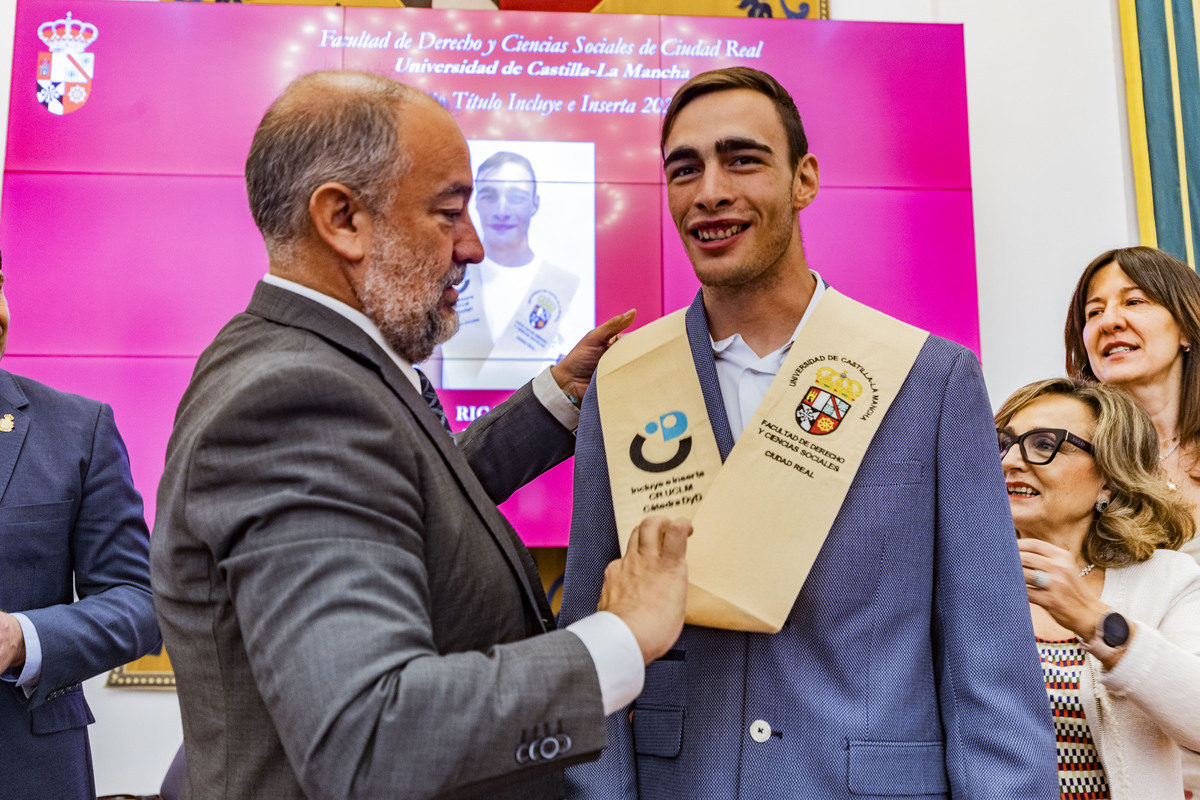 Julián Garde rector de la UCLM asiste al acto de graduación de la primera promoción del Curso Universitario de Formación Avanzada Incluye e Inserta de 15 estudiantes con  discapacidad intelectual de la asociación laborvalía, Laborvalía, UCLM  / RUEDA VILLAVERDE