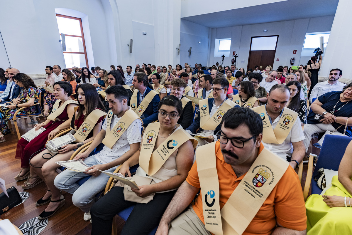 Julián Garde rector de la UCLM asiste al acto de graduación de la primera promoción del Curso Universitario de Formación Avanzada Incluye e Inserta de 15 estudiantes con  discapacidad intelectual de la asociación laborvalía, Laborvalía, UCLM  / RUEDA VILLAVERDE