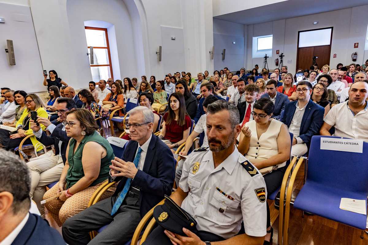 Julián Garde rector de la UCLM asiste al acto de graduación de la primera promoción del Curso Universitario de Formación Avanzada Incluye e Inserta de 15 estudiantes con  discapacidad intelectual de la asociación laborvalía, Laborvalía, UCLM  / RUEDA VILLAVERDE