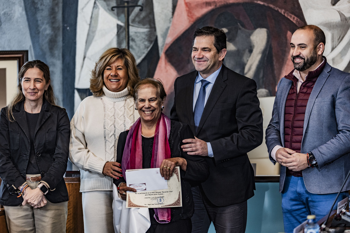 Recuerdos vivos, celebrado en la Diputación, homenaje a nuestros mayores, entrega de diplomas a los mayores y abuelos que han participado en el concurso literario de la Diputación, Recuerdos Vivos  / RUEDA VILLAVERDE