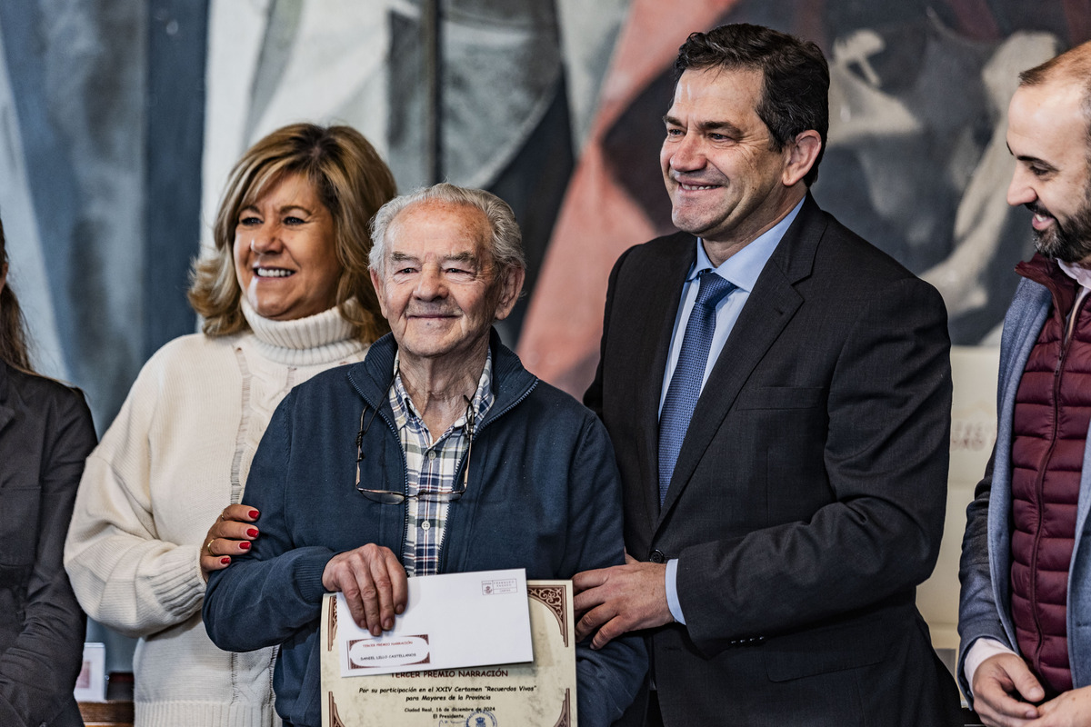 Recuerdos vivos, celebrado en la Diputación, homenaje a nuestros mayores, entrega de diplomas a los mayores y abuelos que han participado en el concurso literario de la Diputación, Recuerdos Vivos  / RUEDA VILLAVERDE