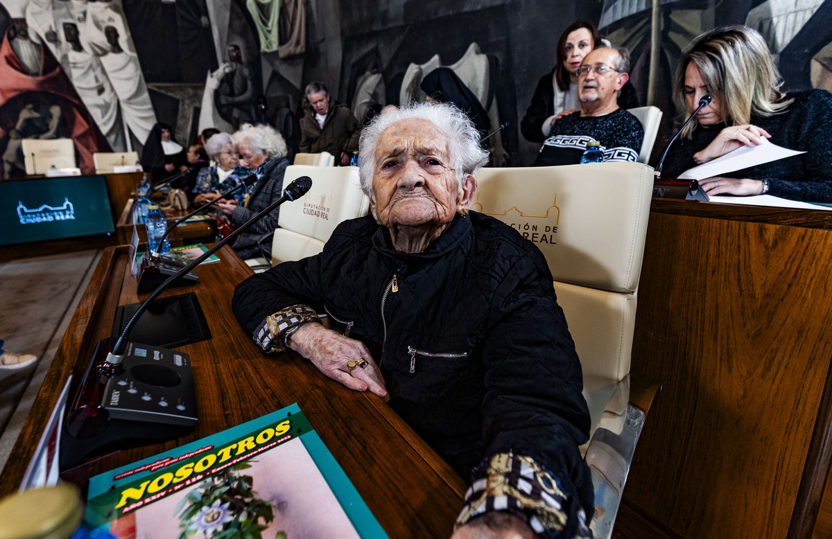 Recuerdos vivos, celebrado en la Diputación, homenaje a nuestros mayores, entrega de diplomas a los mayores y abuelos que han participado en el concurso literario de la Diputación, Recuerdos Vivos  / RUEDA VILLAVERDE