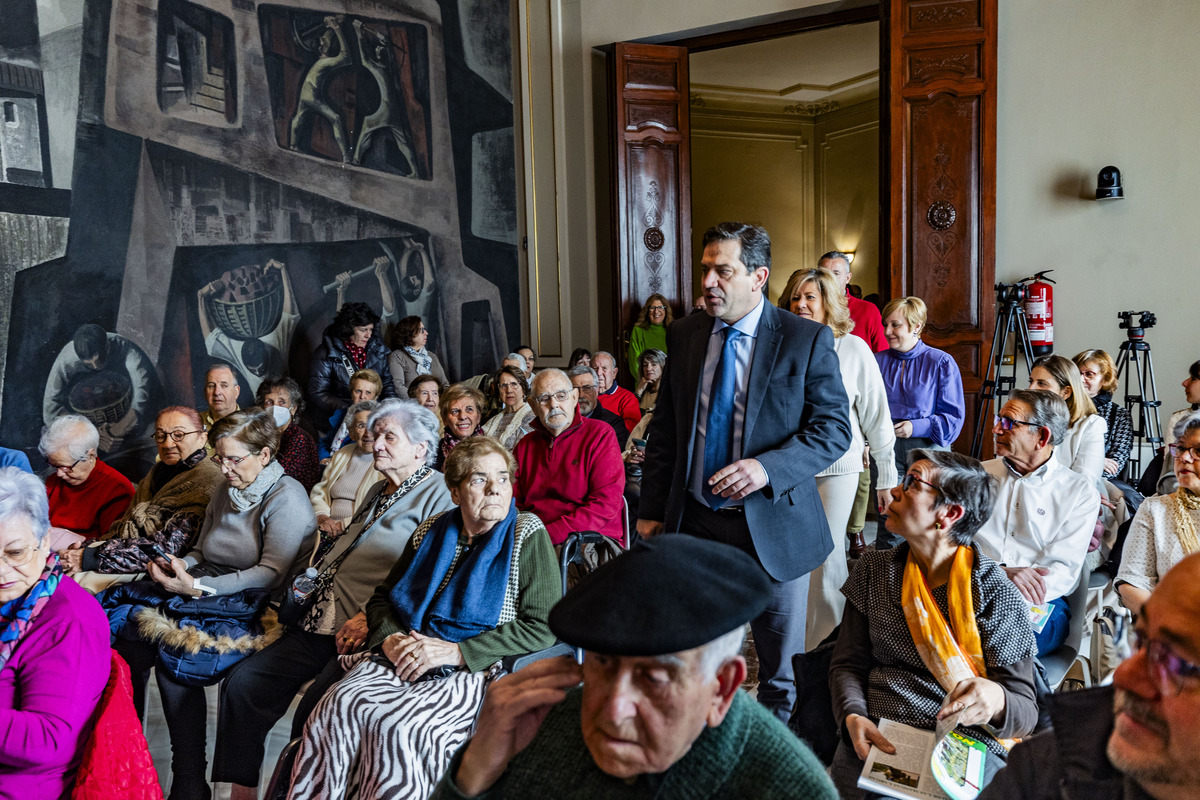 Recuerdos vivos, celebrado en la Diputación, homenaje a nuestros mayores, entrega de diplomas a los mayores y abuelos que han participado en el concurso literario de la Diputación, Recuerdos Vivos  / RUEDA VILLAVERDE