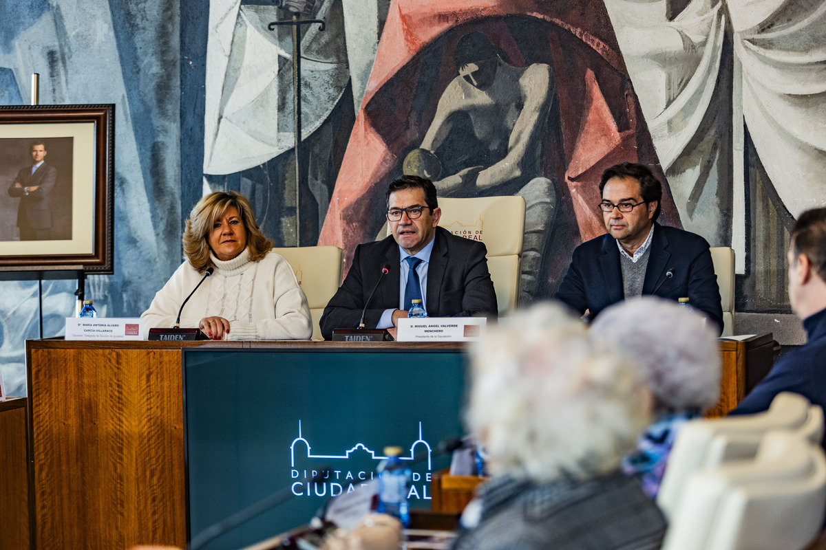 Recuerdos vivos, celebrado en la Diputación, homenaje a nuestros mayores, entrega de diplomas a los mayores y abuelos que han participado en el concurso literario de la Diputación, Recuerdos Vivos  / RUEDA VILLAVERDE