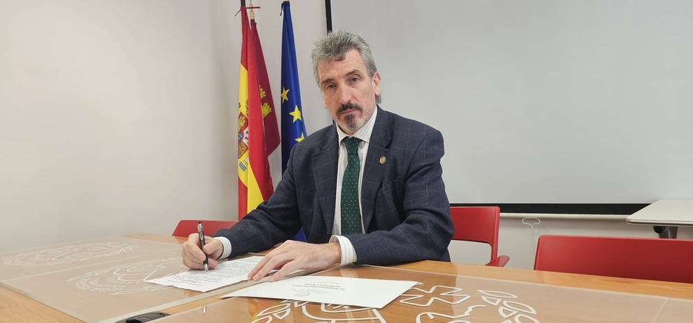 El presidente del colegio, José Ramón Caballero, en la presentación de la campaña