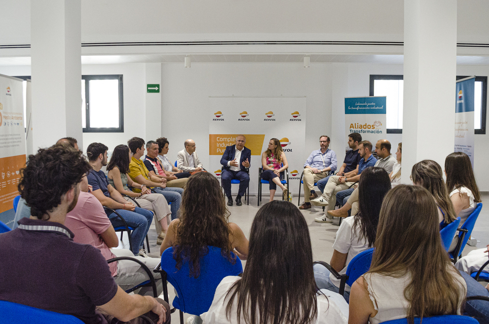 Estudiantes de prácticas en Repsol Puertollano