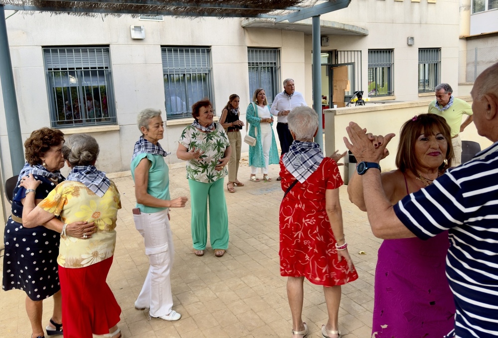 Baile para Mayores enmarcado en la celebración de la Pandorga en el Centro Social Larache