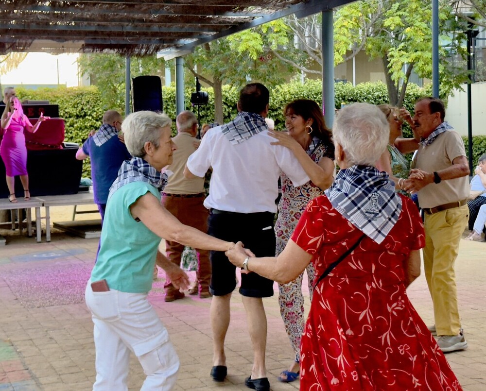 Baile para Mayores enmarcado en la celebración de la Pandorga en el Centro Social Larache