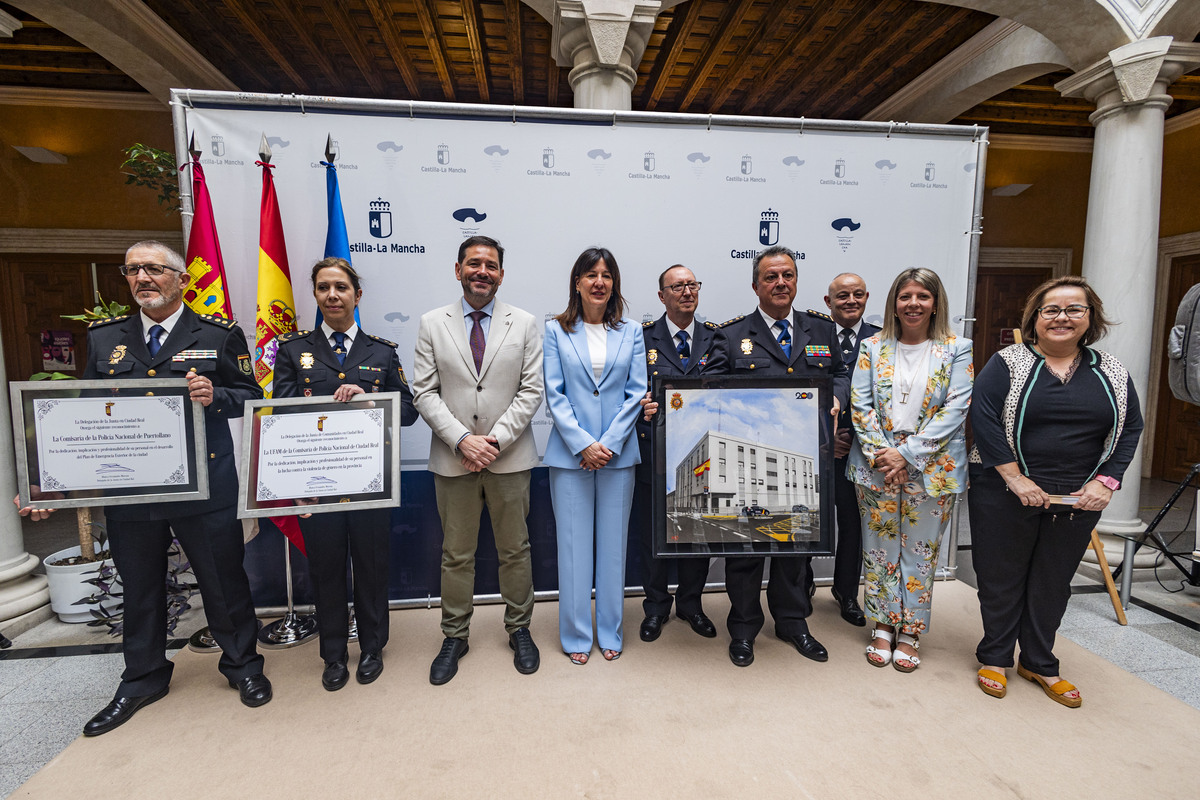 la delegada de la Junta Blanca Fernández  preside el acto de homenaje a la Policía Nacional por su bicentenario, Policía nacional en el  ACTO DE CIUDAD REAL