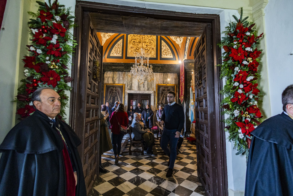 Los fieles se congregan en el camarín de la Virgen del Prado