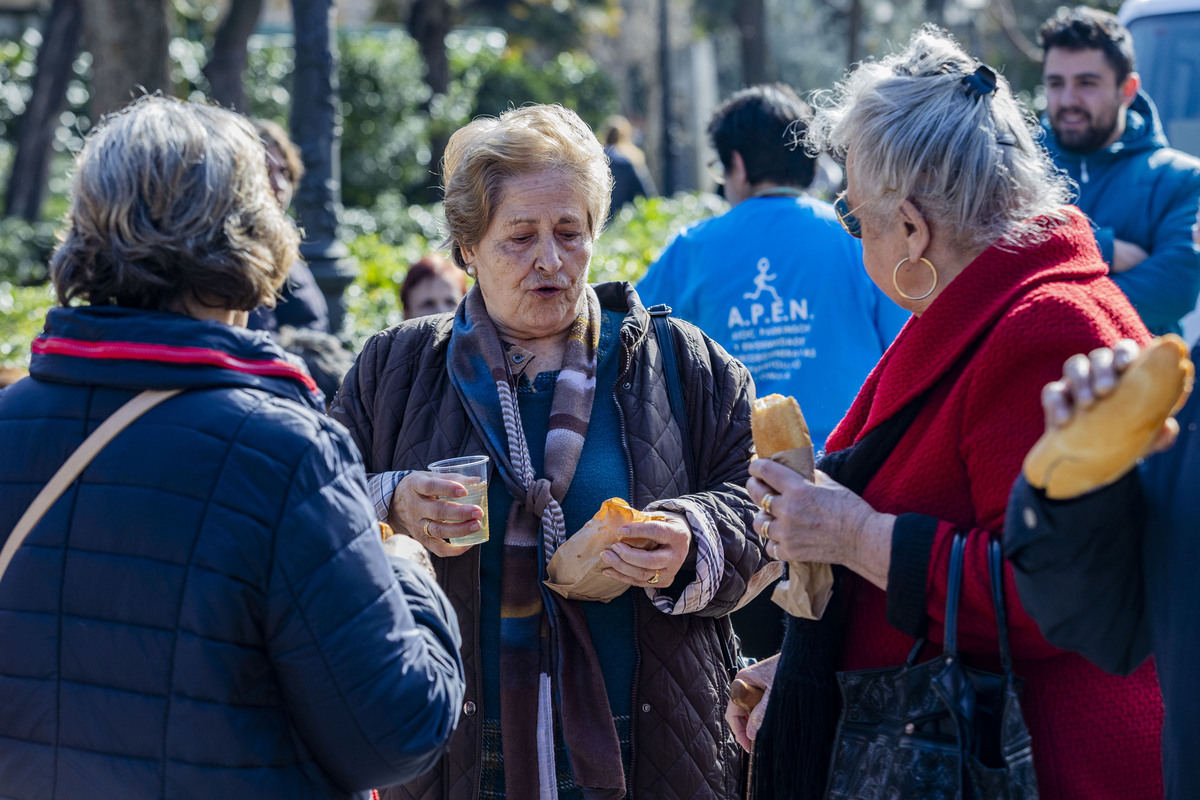 Día del chorizo en Puertollano, reparto del chorizo en Puertollano  / RUEDA VILLAVERDE