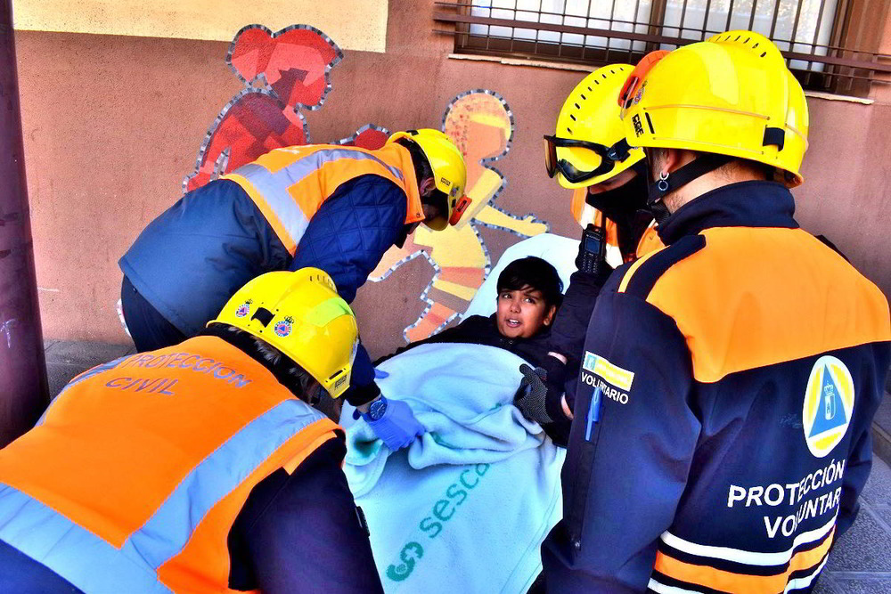 Simulacro de emergencia en el colegio Giner de los Ríos