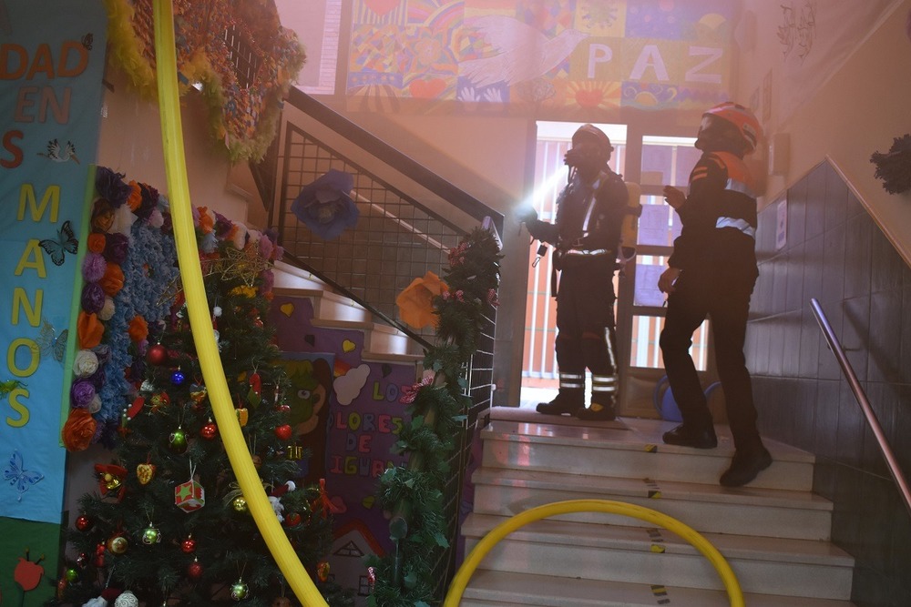 Simulacro de emergencia en el colegio Giner de los Ríos