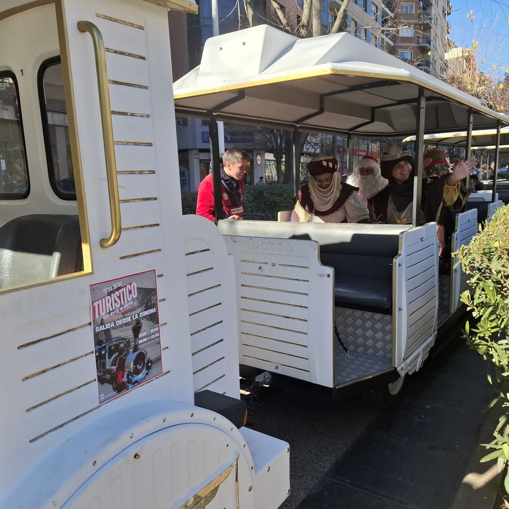 Inaugurado el tren turístico de la Navidad de Puertollano