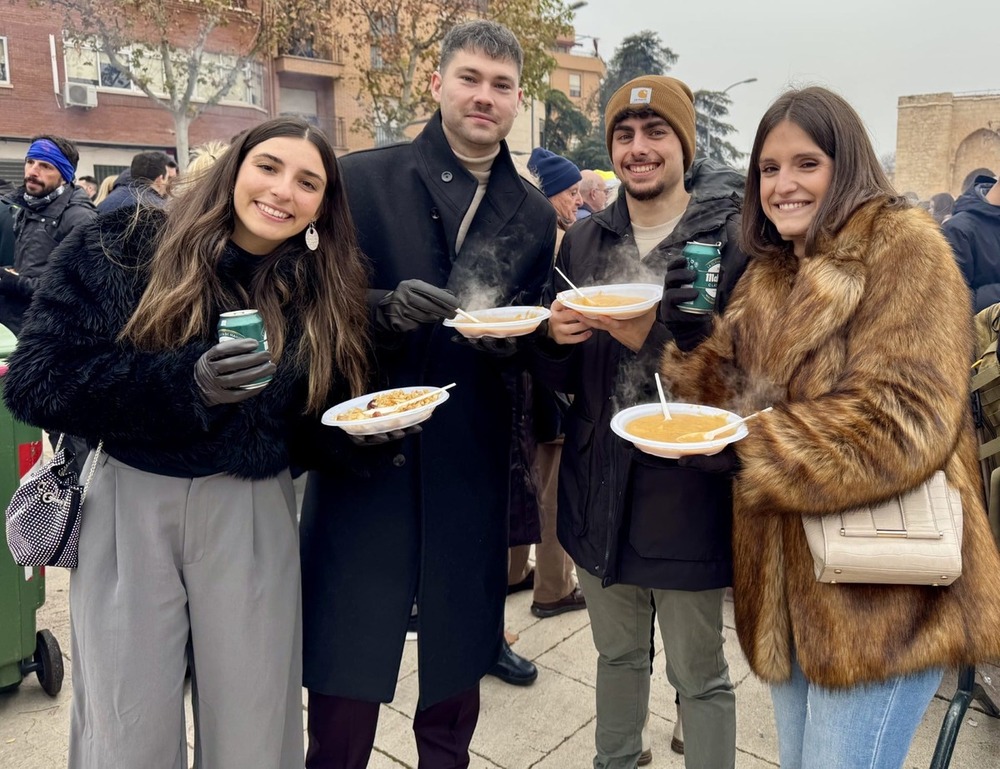 Despedida de año entre migas en la Puerta de Toledo