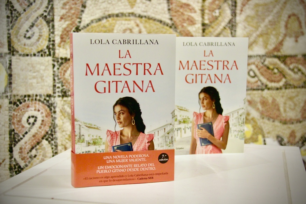 Lola Cabrillana presenta su novela ‘La Maestra Gitana’ 