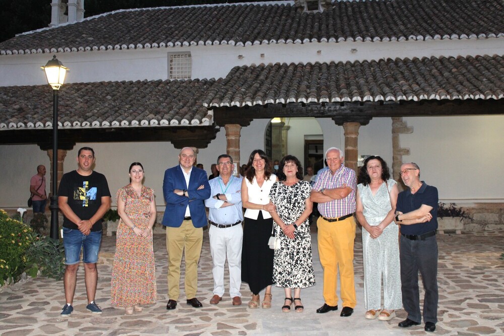 La delegada de la Junta de Comunidades de Castilla-La Mancha en la provincia de Ciudad Real, Blanca Fernández, en su visita a la ermita