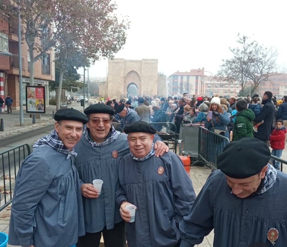 Despedida de año entre migas en la Puerta de Toledo