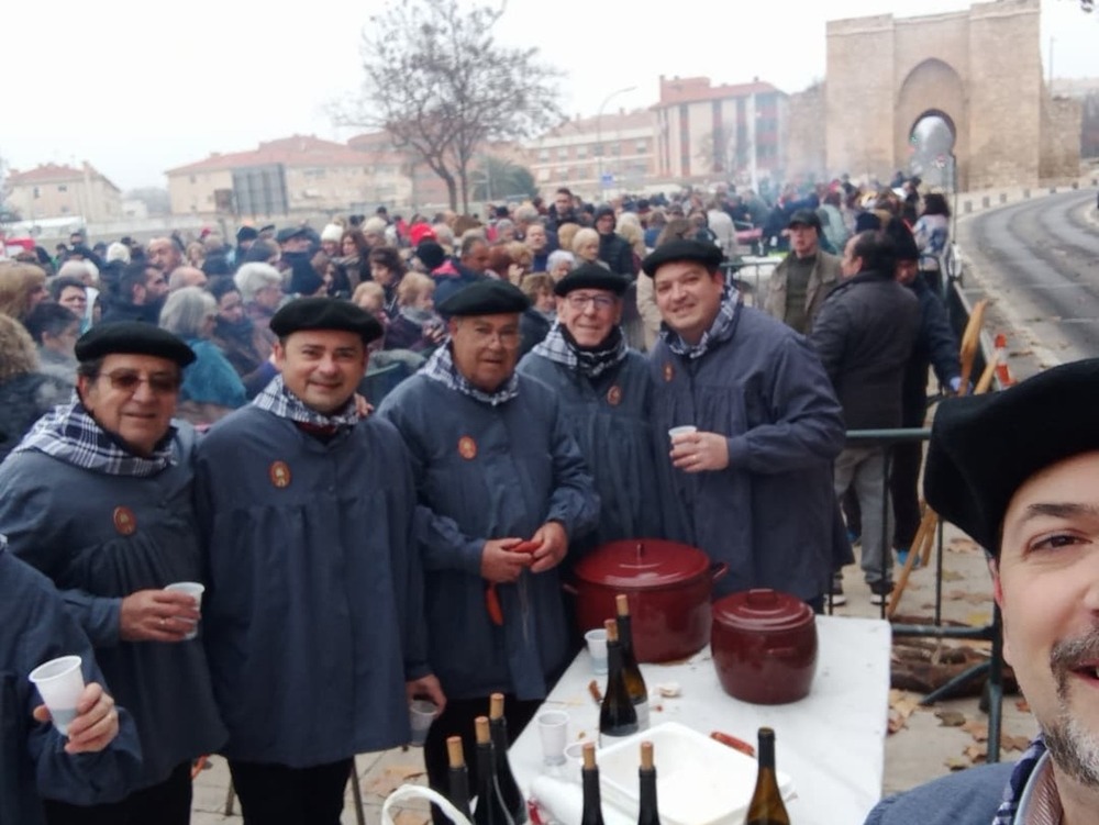 Despedida de año entre migas en la Puerta de Toledo