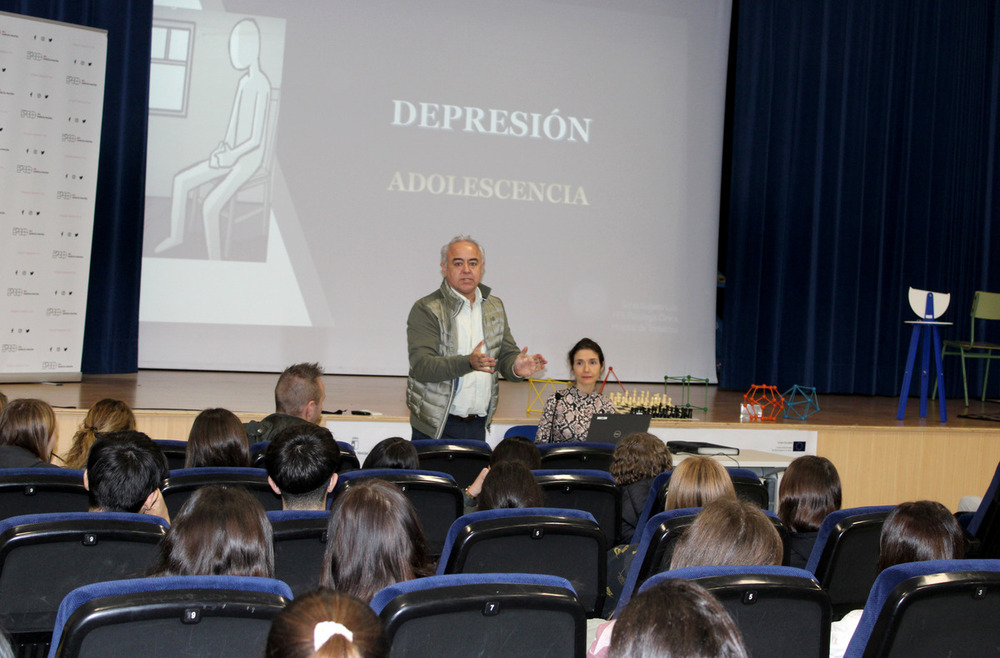 Una charla sobre prevención del suicidio reúne a 200 jóvenes