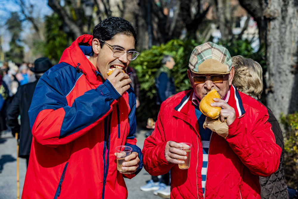 Cientos de personas cumplen con el tradicional Día del Chorizo