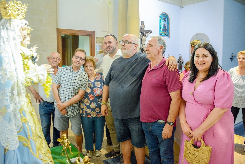 La Virgen de las Viñas ya luce nueva medalla 