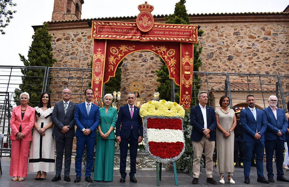 Miles de flores para la Virgen de Gracia