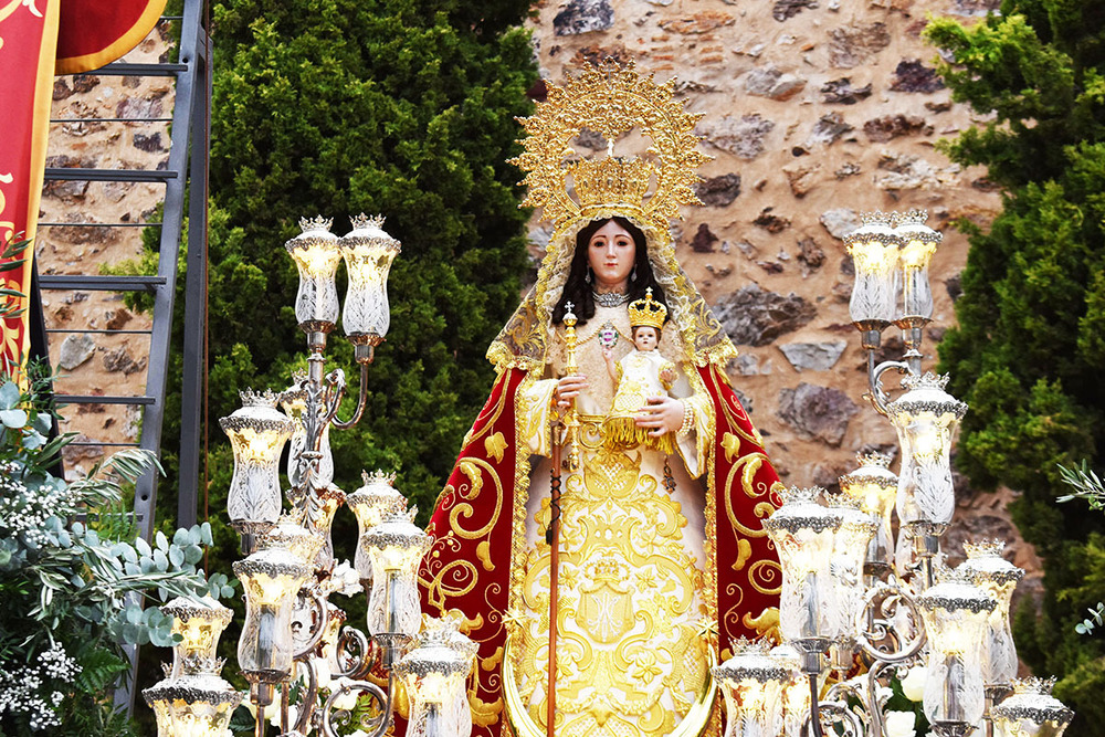 Miles de flores para la Virgen de Gracia