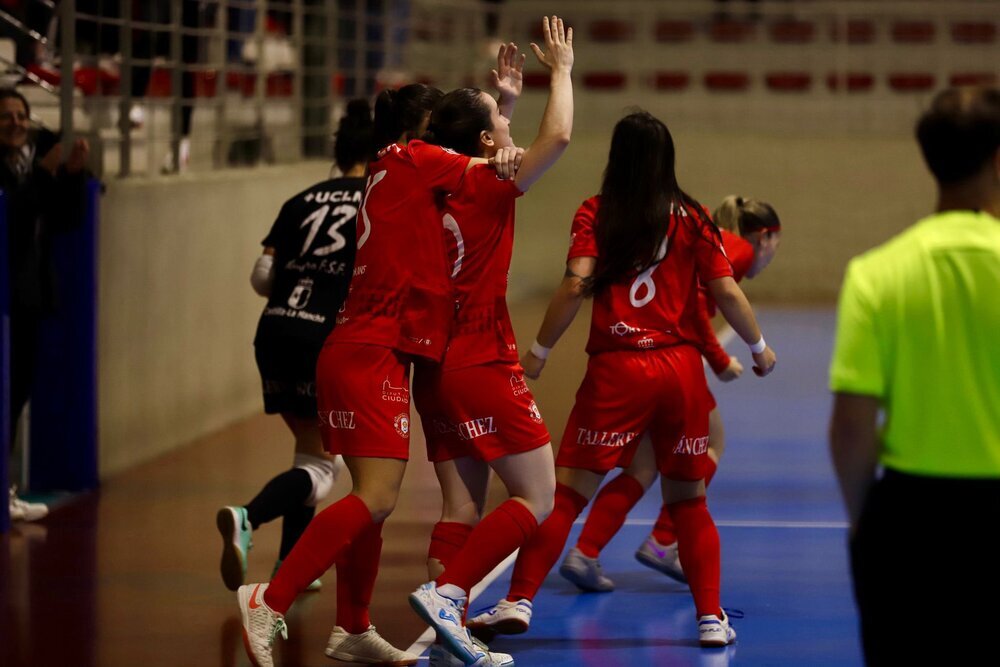 Las jugadoras del Almagro FSF festejan un gol .