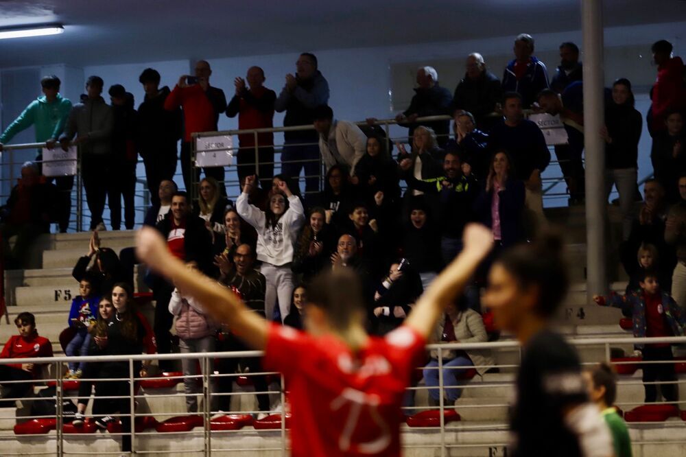 La afición del pabellón Gemma Arenas ha vibrado con su equipo.