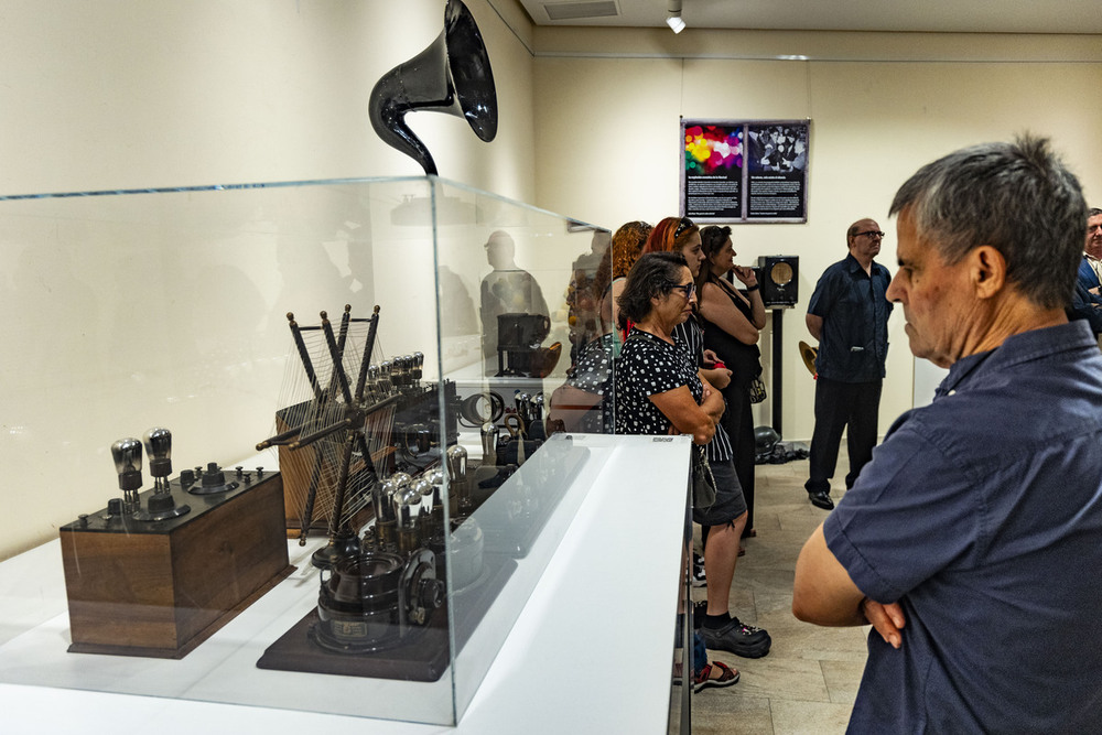 El Museo Elisa Cendrero acoge la  exposición ‘Toca la Radio’