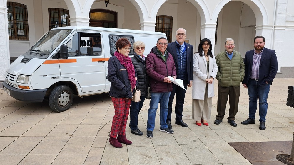 Una furgoneta municipal dará servicio a saharauis enfermos 