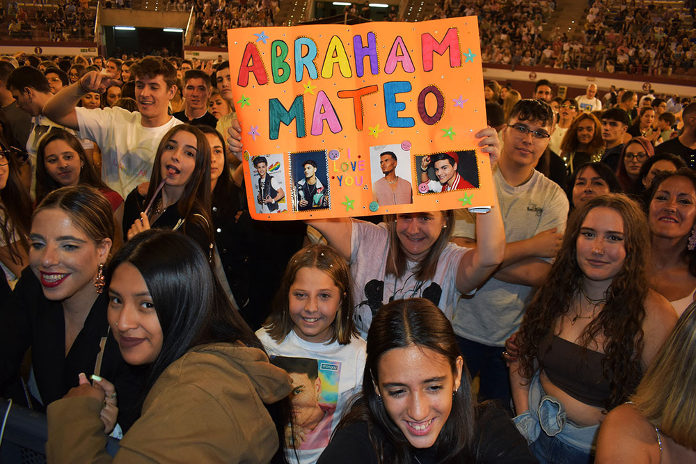 1.500 personas se vuelcan con la música de Abraham Mateo