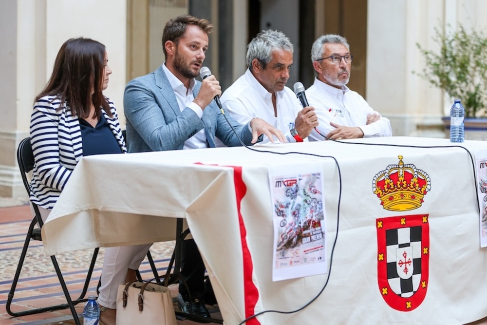 El MXGP visita el Palacio del Marqués de Santa Cruz