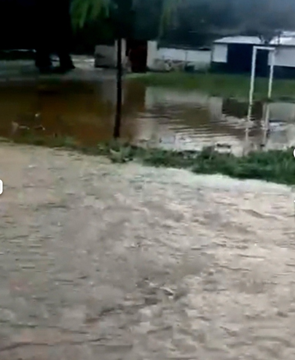 Rescatan a siete personas en Ventillas por la crecida del río