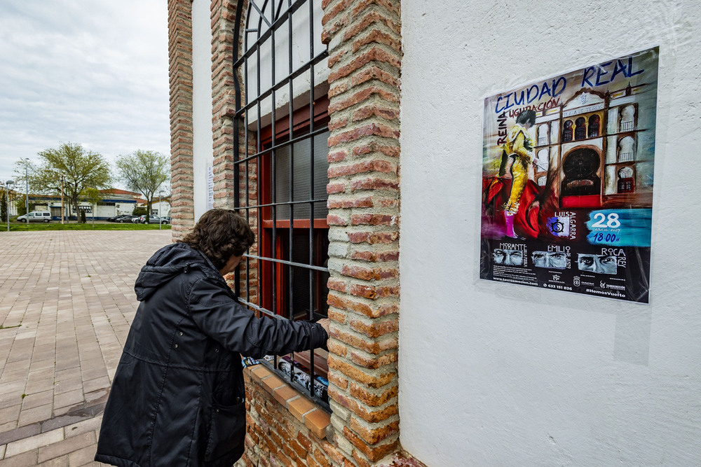 Colas para comprar entradas para la reinauguración de la plaza