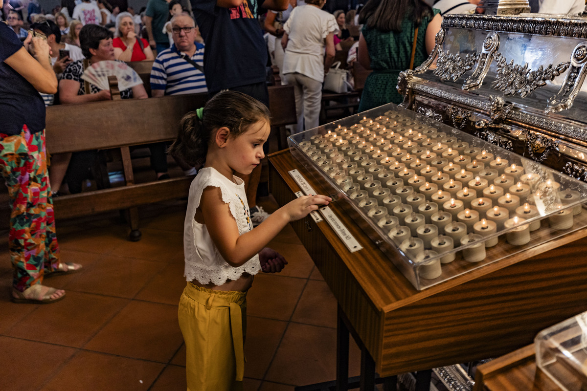 bajada  de la Virgen del Prado de Ciudad Real al altar mayor por la  Festividad de la Virgen del Prado en Agosto, feria de Agosto  / RUEDA VILLAVERDE