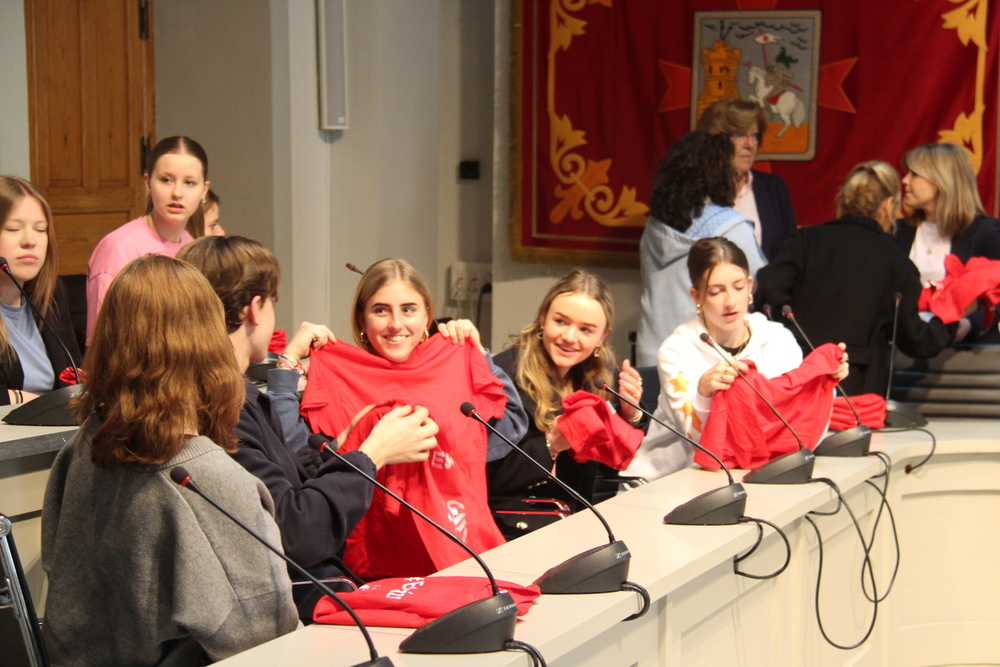 Estudiantes holandeses conocen el Ayuntamiento de Alcázar 