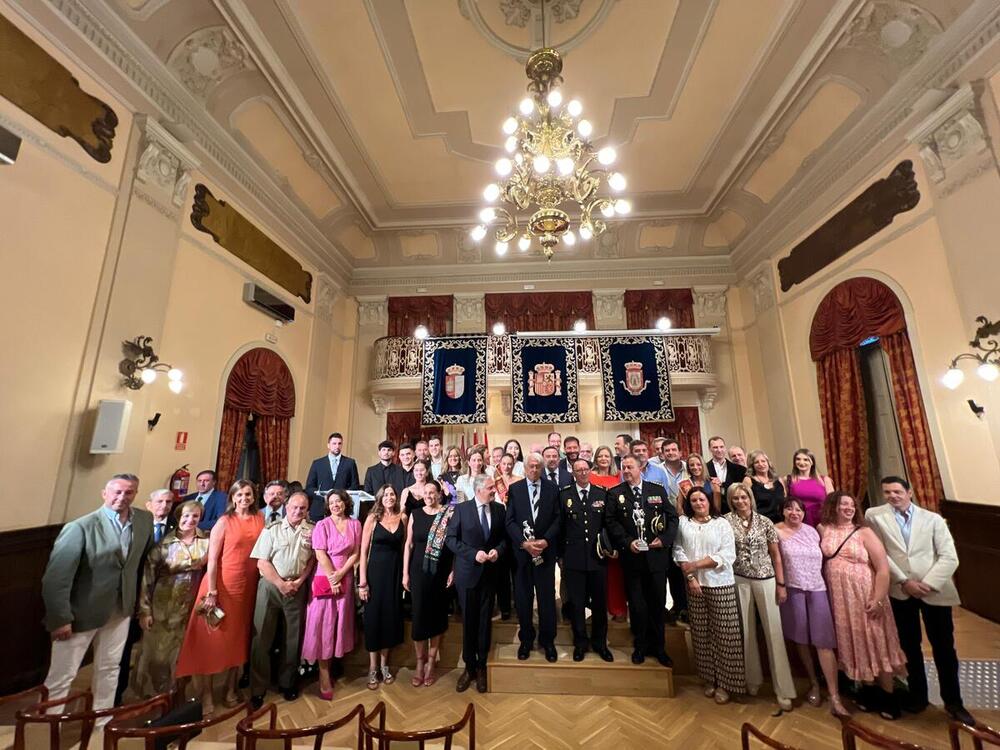 Premio a la ejemplariedad de la Policía y a Ramón Serrano